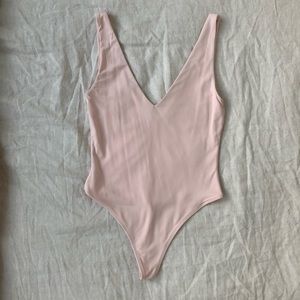 Aritzia Babaton V Neck Bodysuit Small
